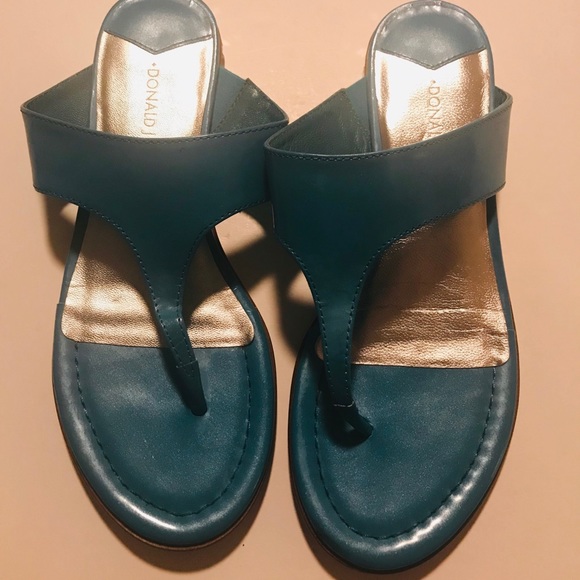 donald pliner leanne sandal